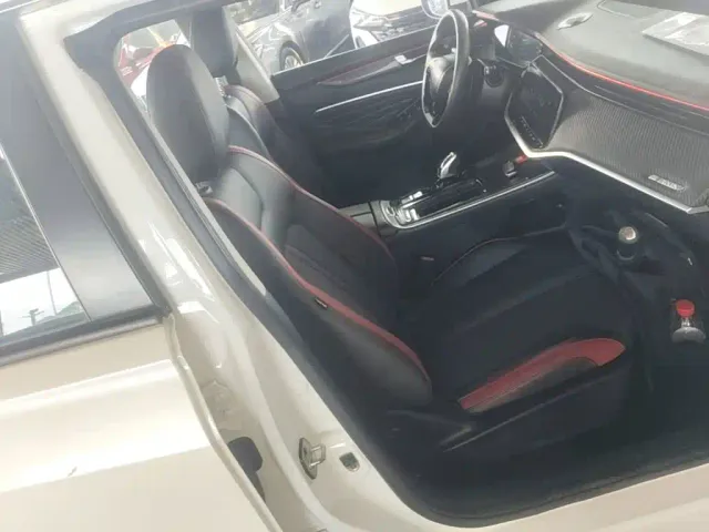 Dongfeng Yixuan MAX — Фото автомобиля 24