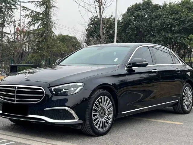Фотография автомобиля — Mercedes-Benz E-Class