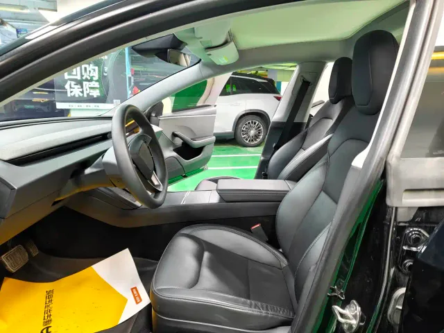 Tesla Model 3 — Фото автомобиля 10