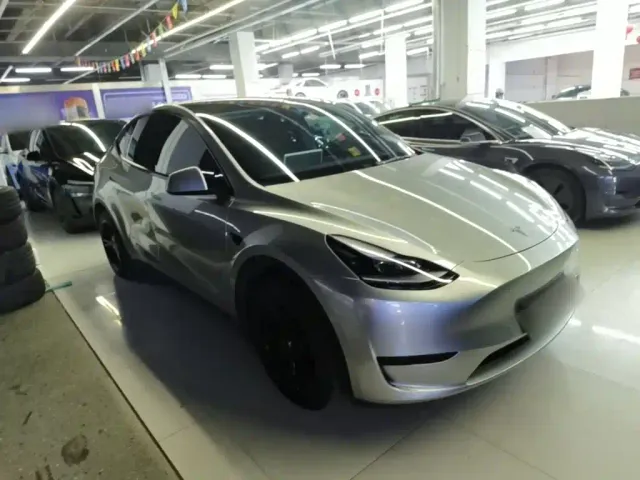 Tesla Model Y — Фото автомобиля 3