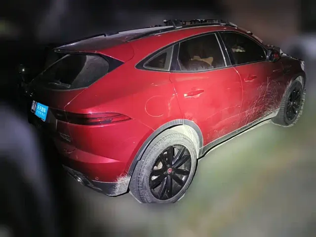 Jaguar E-PACE — Фото автомобиля 2