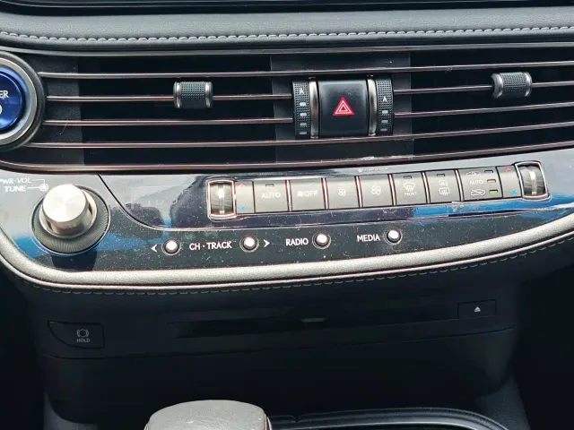 Lexus LS — Фото автомобиля 10