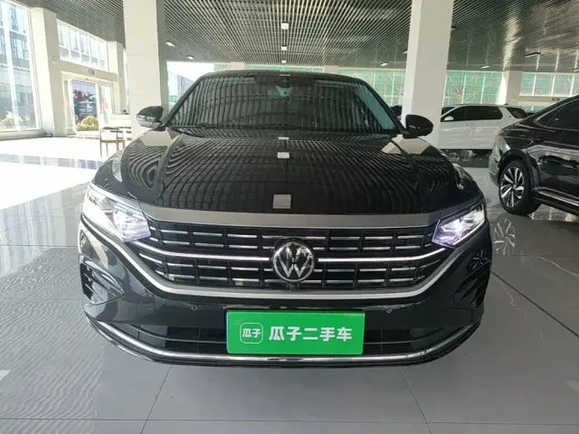 Volkswagen Passat — Фото автомобиля 2