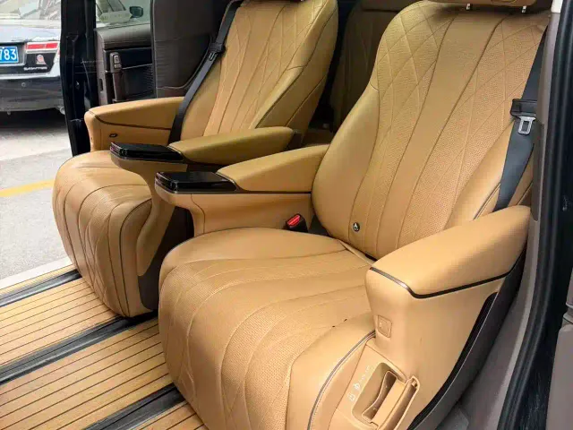 Denza D9 — Фото автомобиля 8