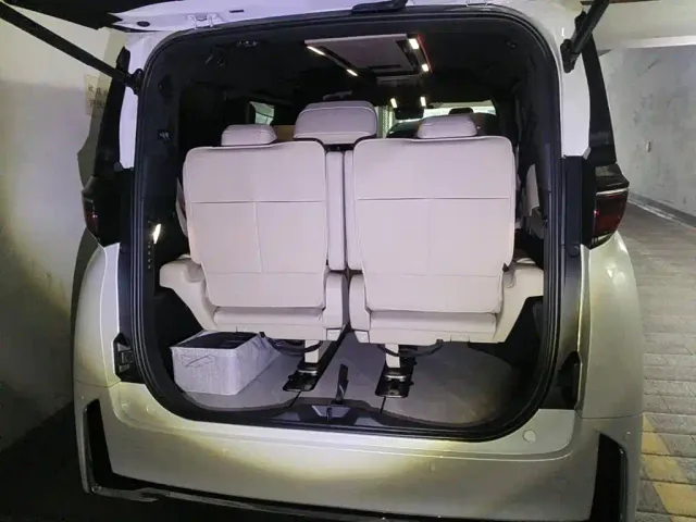 Toyota Vellfire — Фото автомобиля 6