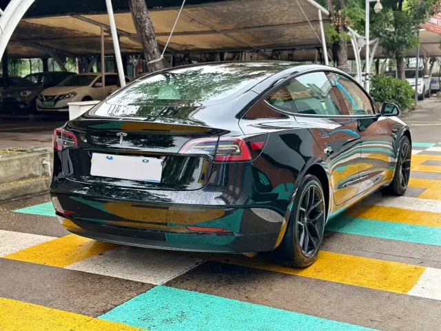 Tesla Model 3 — Фото автомобиля 6