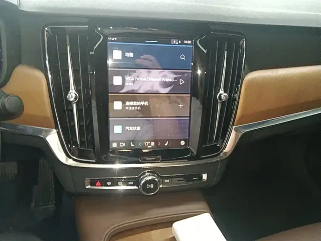 Volvo S90 — Фото автомобиля 12