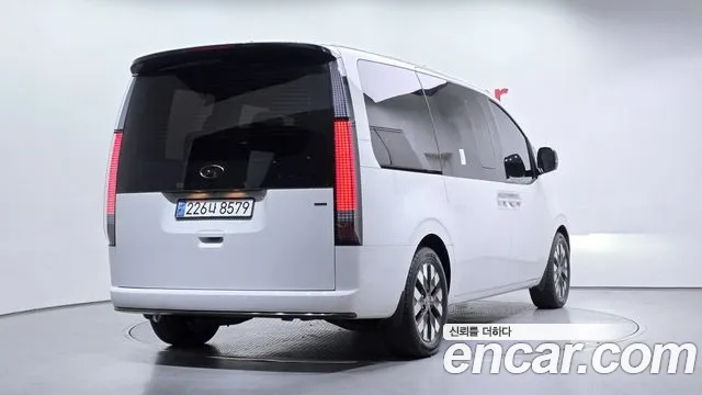 Hyundai Staria Staria 4WD Lounge 7 мест — Фото автомобиля 2