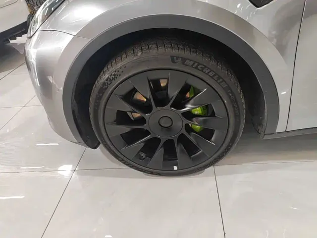 Tesla Model Y — Фото автомобиля 22