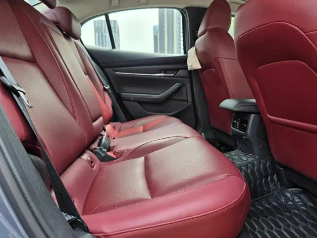 Mazda Axela — Фото автомобиля 11