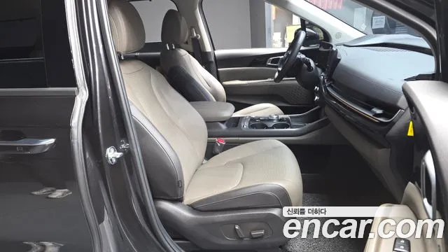 Kia Carnival Generation 4 — Фото автомобиля 10