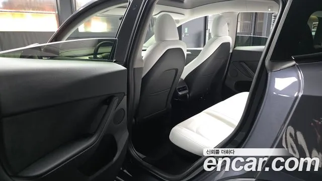 Tesla Model Y — Фото автомобиля 16