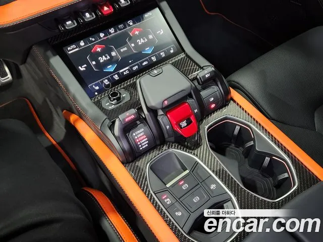 Lamborghini Urus — Фото автомобиля 9