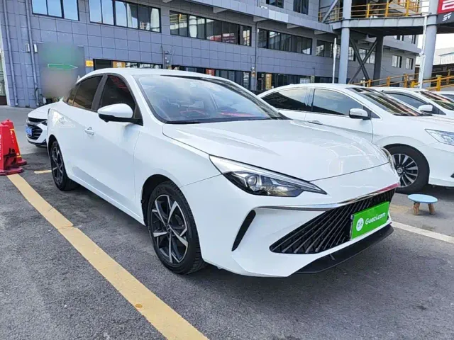 Roewe i5 — Фото автомобиля 3