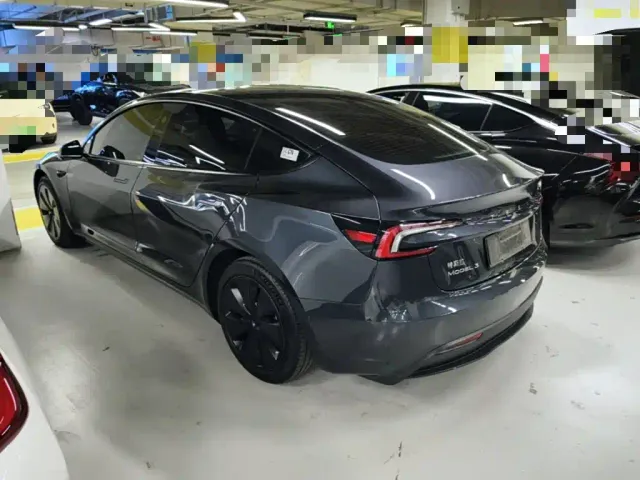 Tesla Model 3 — Фото автомобиля 4