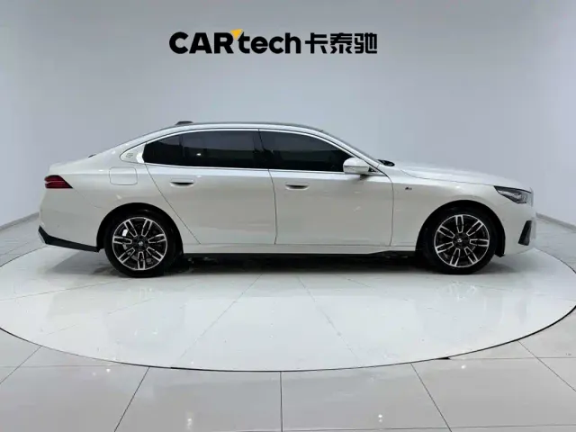BMW 5 Series — Фото автомобиля 12