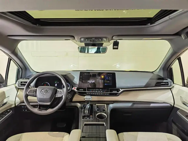 Toyota Sienna — Фото автомобиля 11