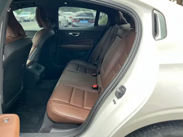 Volvo S60 — Фото автомобиля 7
