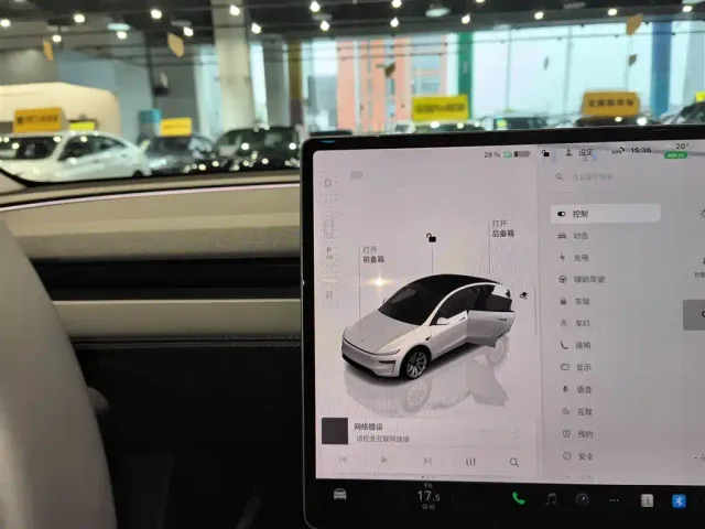 Tesla Model Y — Фото автомобиля 9