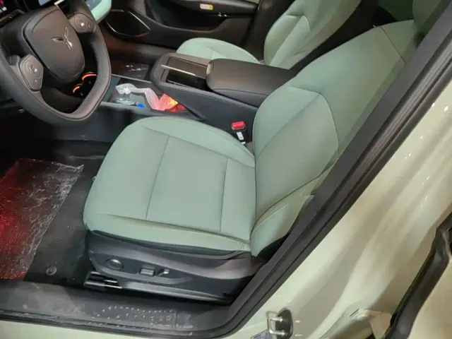 Hongqi EH7 — Фото автомобиля 14