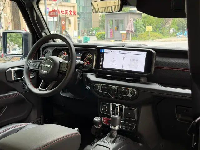 Jeep Wrangler — Фото автомобиля 10