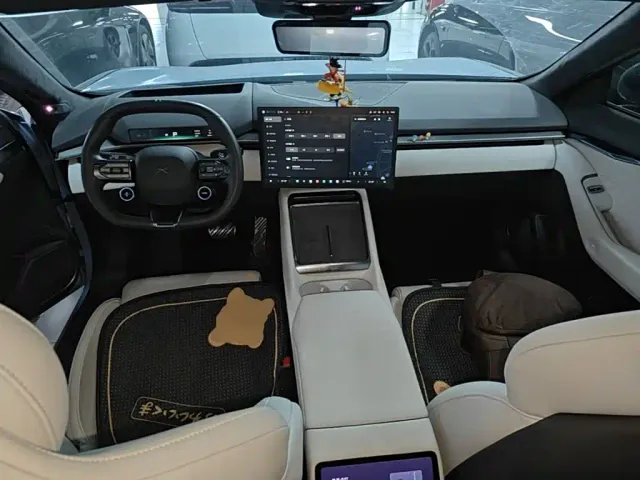 Xpeng P7 — Фото автомобиля 9