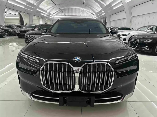 BMW 7 Series — Фото автомобиля 2