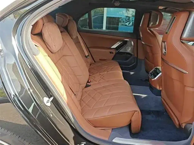 BMW i7 — Фото автомобиля 16