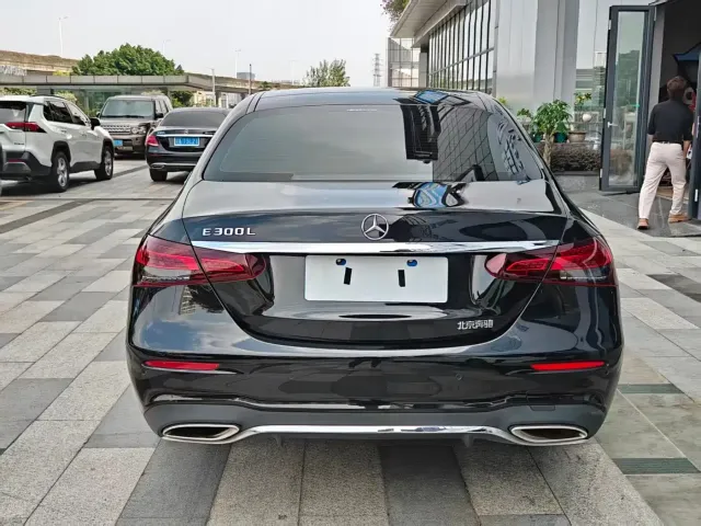 Mercedes-Benz Mercedes-Benz E-Class 2023 E 300 L Sport Luxury — Фото автомобиля 20