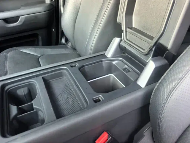Land Rover Defender — Фото автомобиля 7