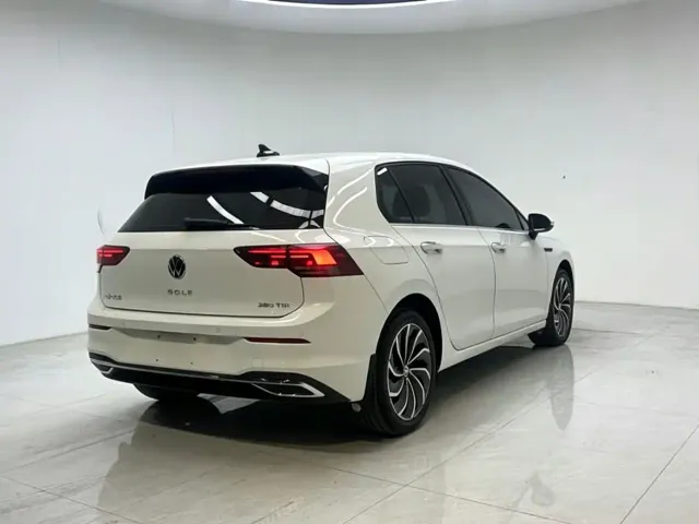 Volkswagen Golf — Фото автомобиля 6