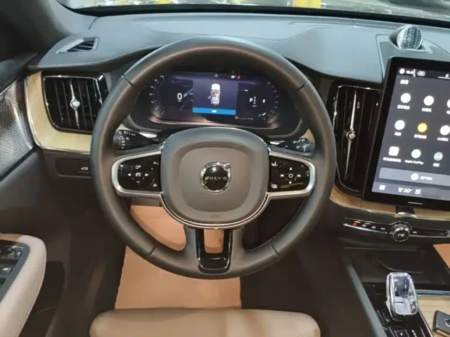 Volvo XC60 — Фото автомобиля 10