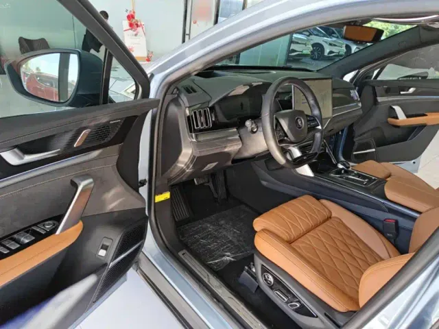 BYD Tang — Фото автомобиля 15
