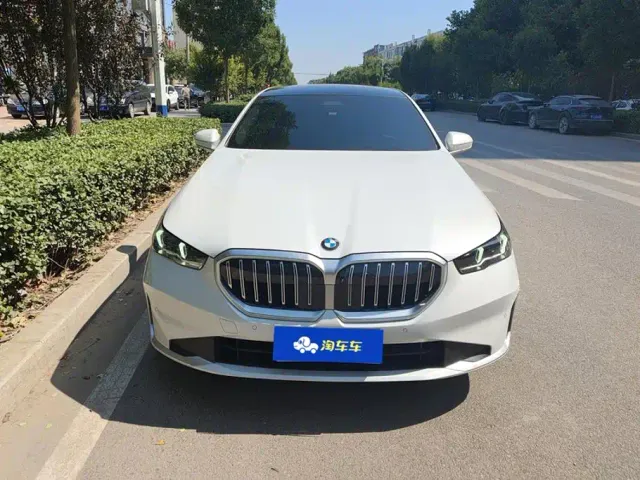 BMW 5 Series — Фото автомобиля 2