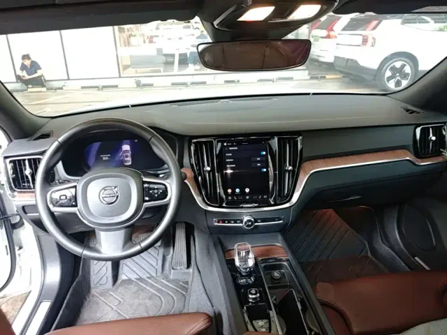 Volvo S60 — Фото автомобиля 9