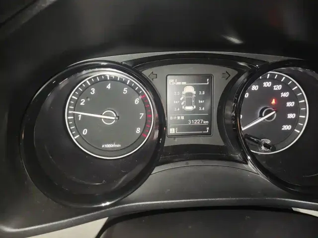 Wuling Zhengcheng — Фото автомобиля 4