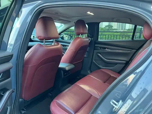 Mazda Axela — Фото автомобиля 9