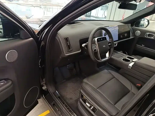 Li Auto L8 — Фото автомобиля 15