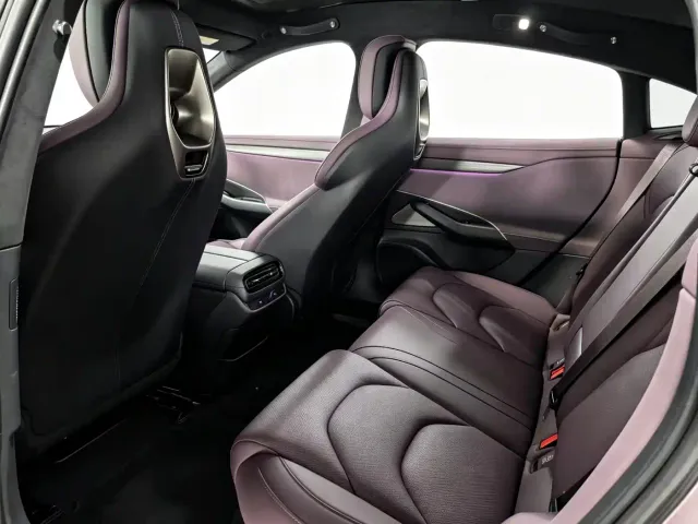 Xiaomi SU7 — Фото автомобиля 9