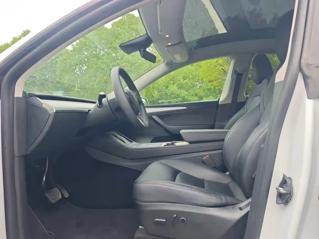 Tesla Model Y — Фото автомобиля 8