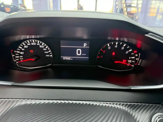 Peugeot 2008 — Фото автомобиля 5