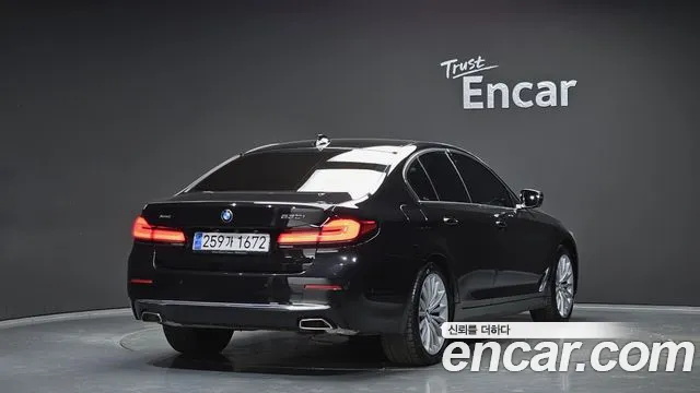 BMW 5-Series 5 серия (G30) 530i xDrive Luxury — Фото автомобиля 2