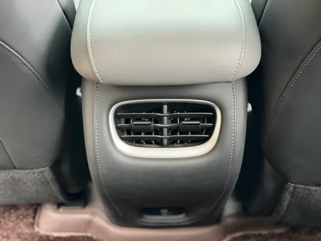 IM Motors LS6 — Фото автомобиля 16