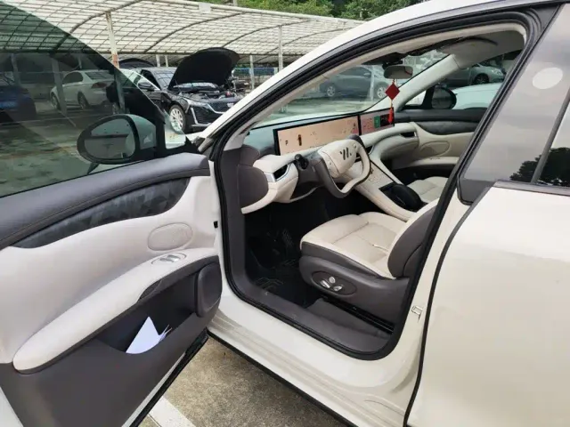 IM Motors LS6 — Фото автомобиля 17