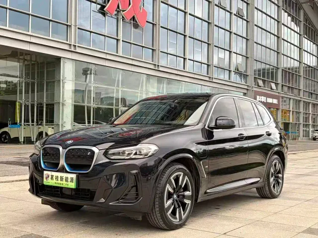 Фотография автомобиля — BMW iX3