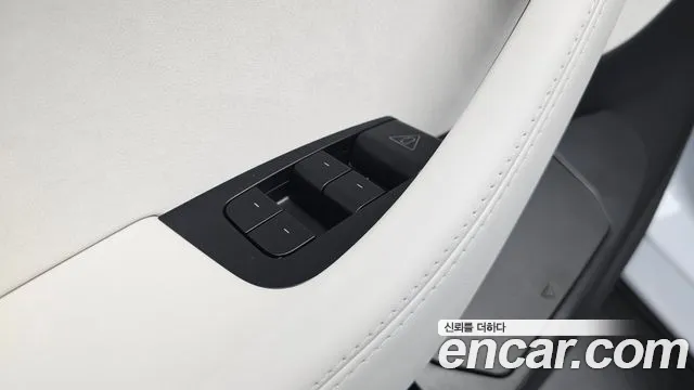 Tesla Model Y — Фото автомобиля 27