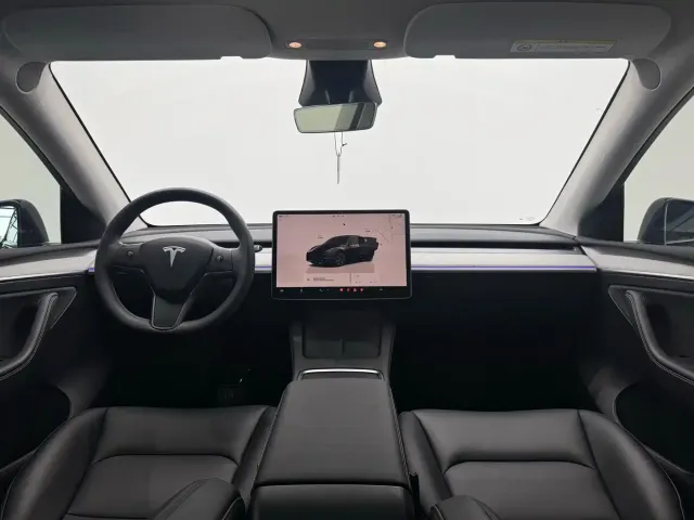 Tesla Model Y — Фото автомобиля 5