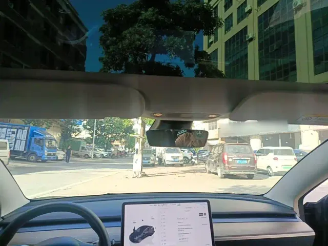 Tesla Model 3 — Фото автомобиля 14