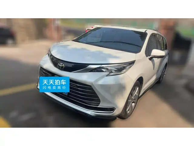 Фотография автомобиля — Toyota Sienna
