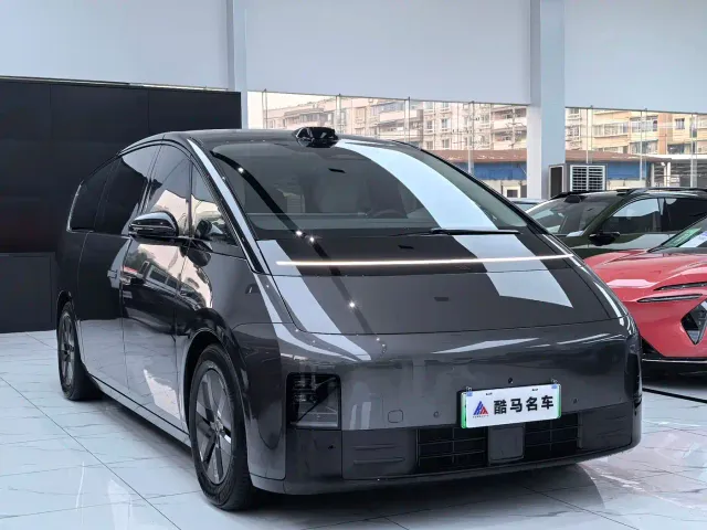 Li Auto MEGA — Фото автомобиля 3